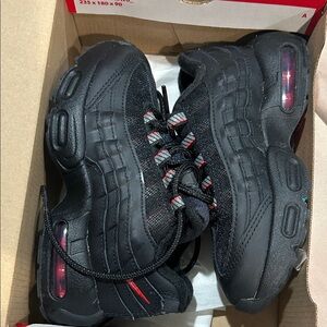 Air Max 95 black with Red Accent